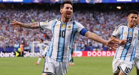 Messi Hat-Trick Powers Argentina to 3-0 Win